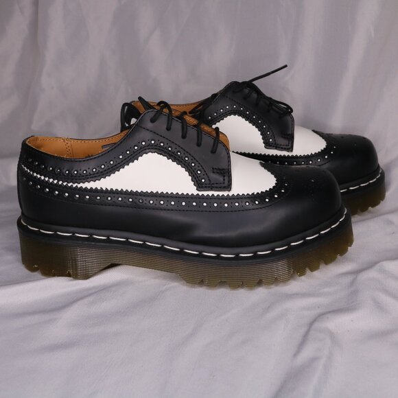 Dr. Martens Black & White Wingtip Brogue Oxford Shoes Size 7 NWOB - Picture 4 of 8